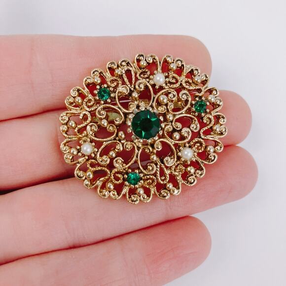 Vintage Signed JJ Filigree Brooch Gold Tone Rhinestone and Faux Pearl 1970s Pin - Picture 2 of 6